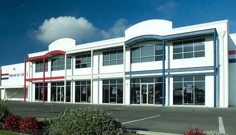 Tilt-up concrete commercial building under construction by Bravo Building Co.